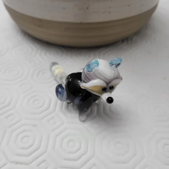 Handcrafted Glass Raccoon Figurine - Picture 4 of 6